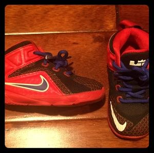 Baby Nikes size 5c